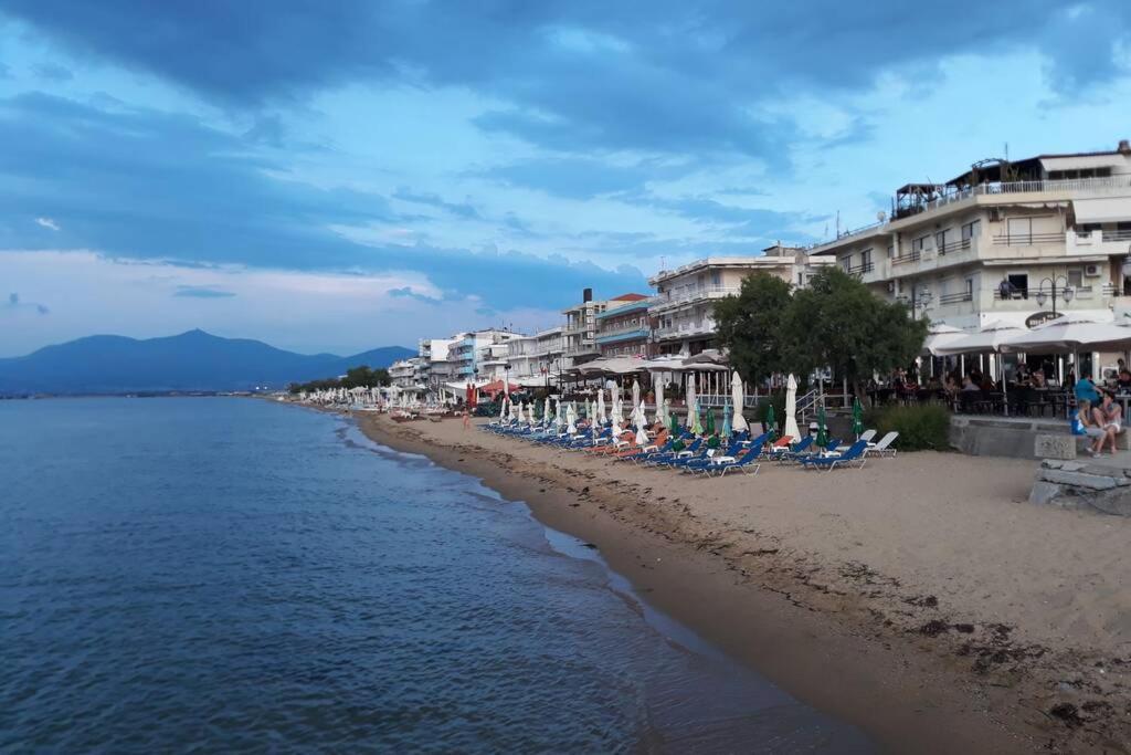 Apartment Next To The Sea Peraia  Bagian luar foto