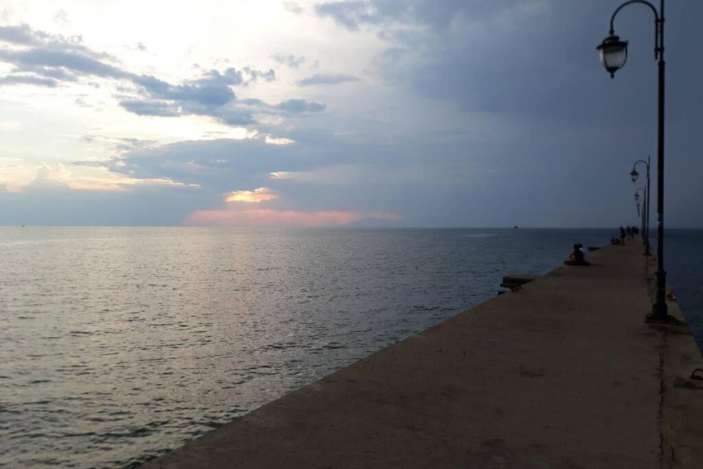 Apartment Next To The Sea Peraia  Bagian luar foto