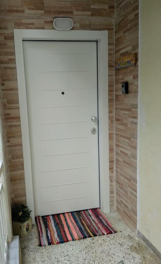 Apartment Next To The Sea Peraia  Bagian luar foto